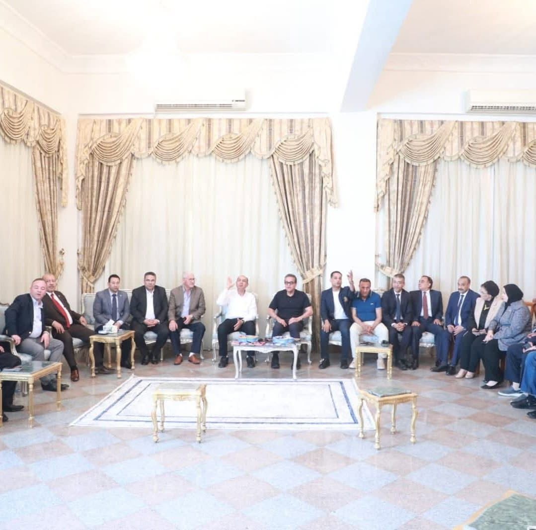 وزير الصحة بديوان عام المحافظة مع النواب وزير الصحة بديوان عام المحافظة مع النواب